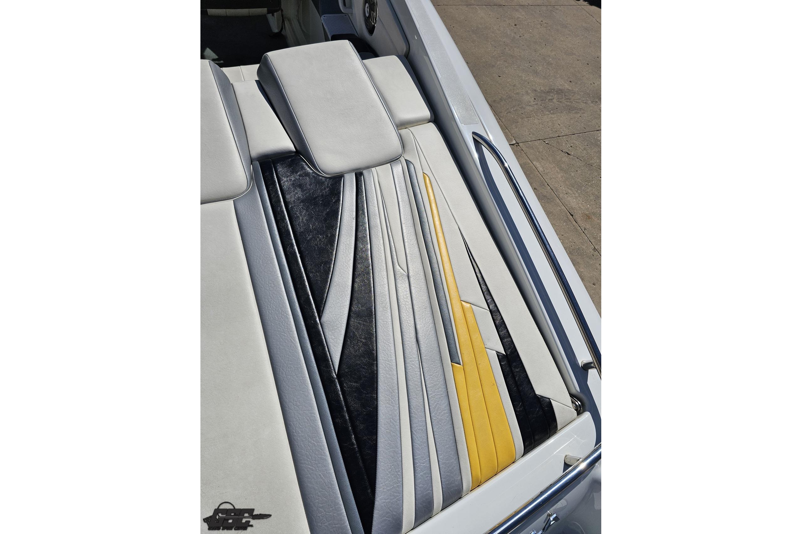 2014 Formula 292 FASTech boat seat with sleek, modern design and vibrant color accents.