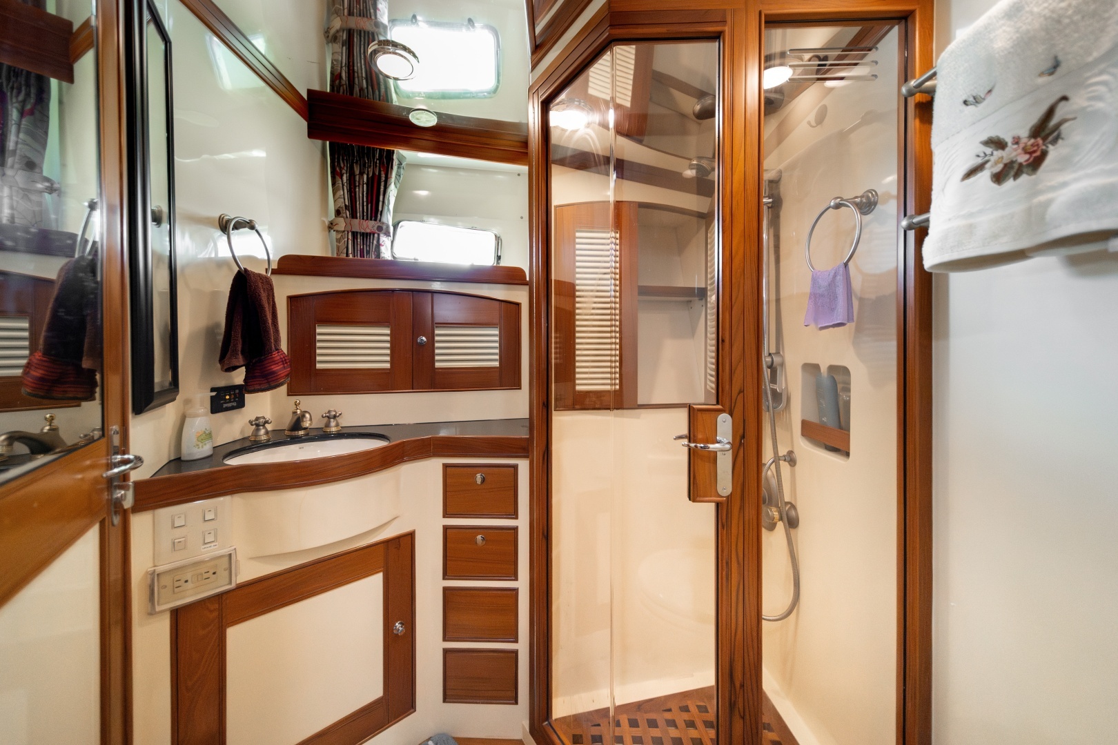 2003 Marlow Explorer 65C - Image 17