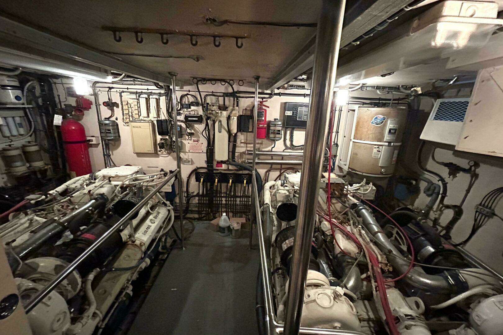 1991 Hatteras Cockpit Motor Yacht - Image 10