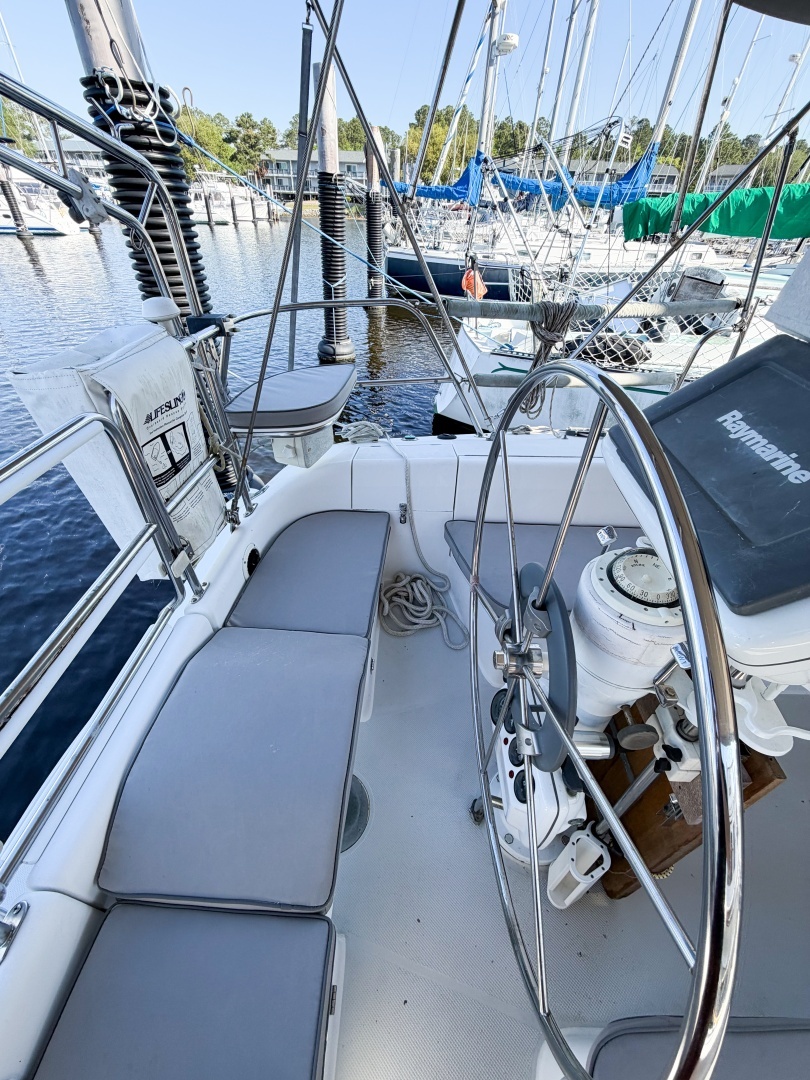 1996 Catalina 36 Mk II - Image 15