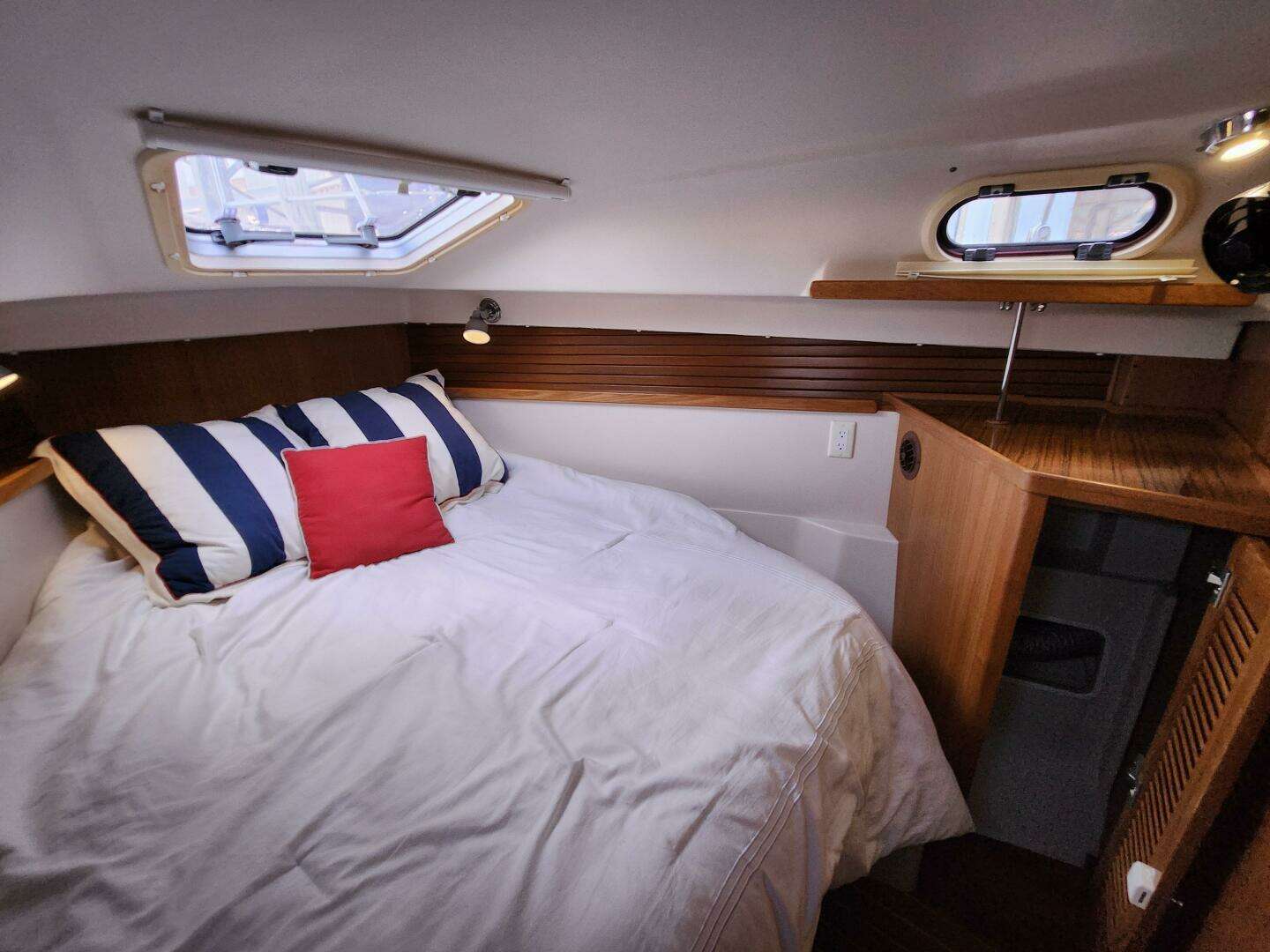 2012 Catalina 355 - Image 47
