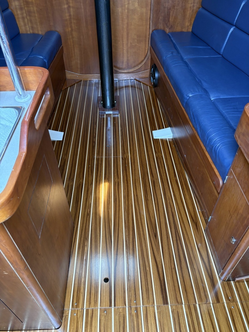 2004 J Boats J/109 Shoal - Image 4