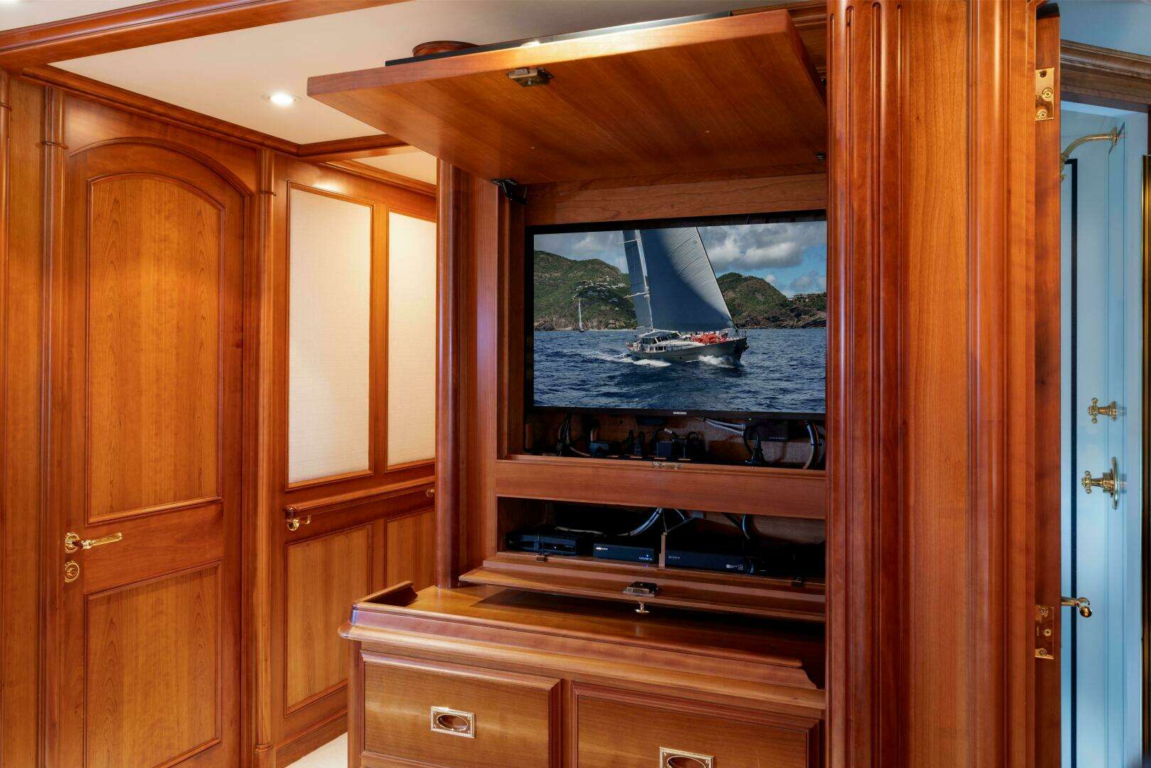 2001 Vitters Aft Cockpit - Image 8