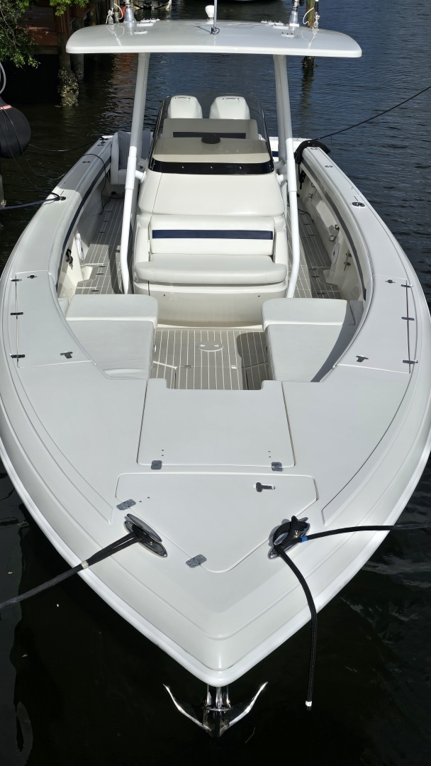 2007 Intrepid 323 Open - Image 5