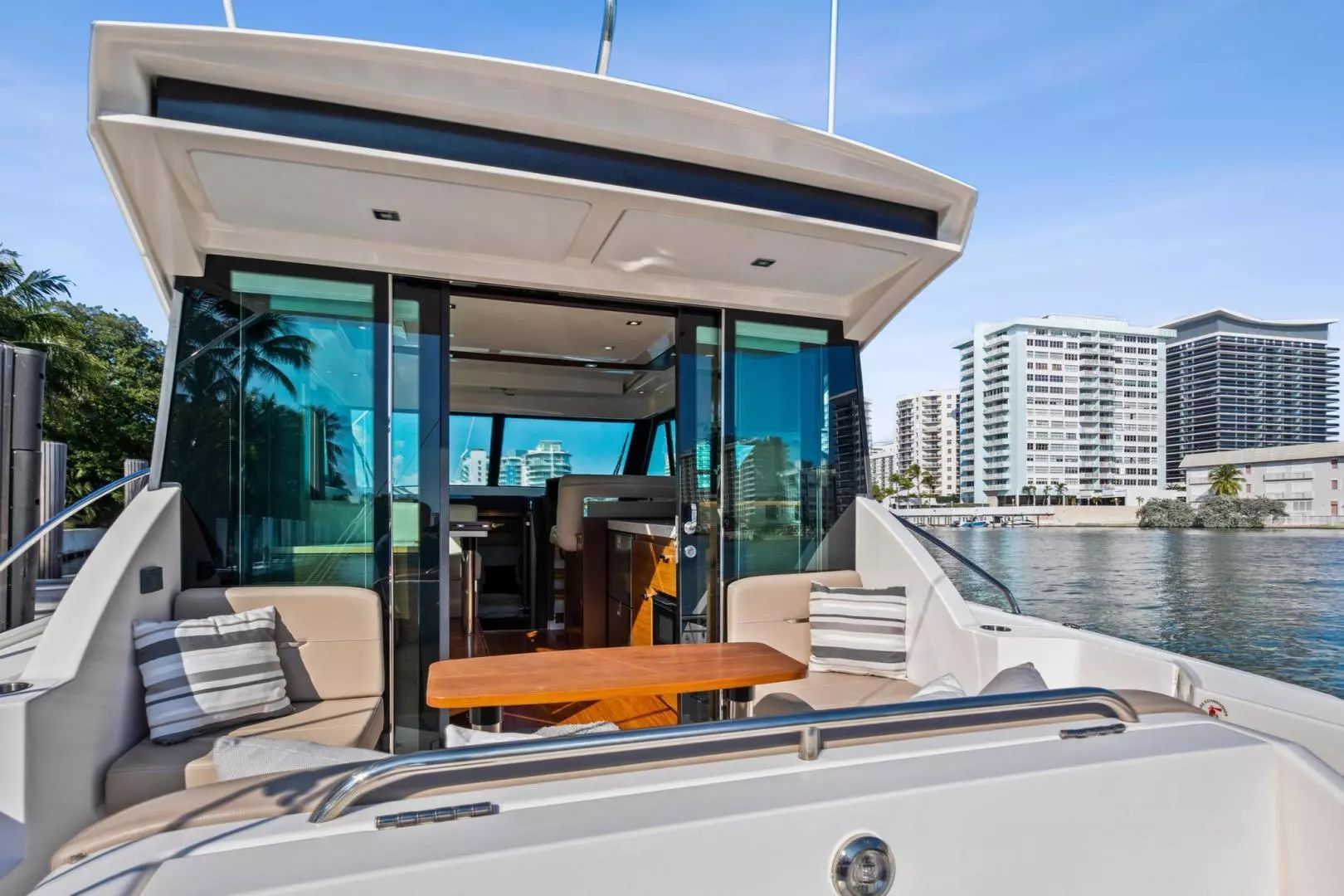 2018 Tiara Yachts 39 Coupe - Image 13