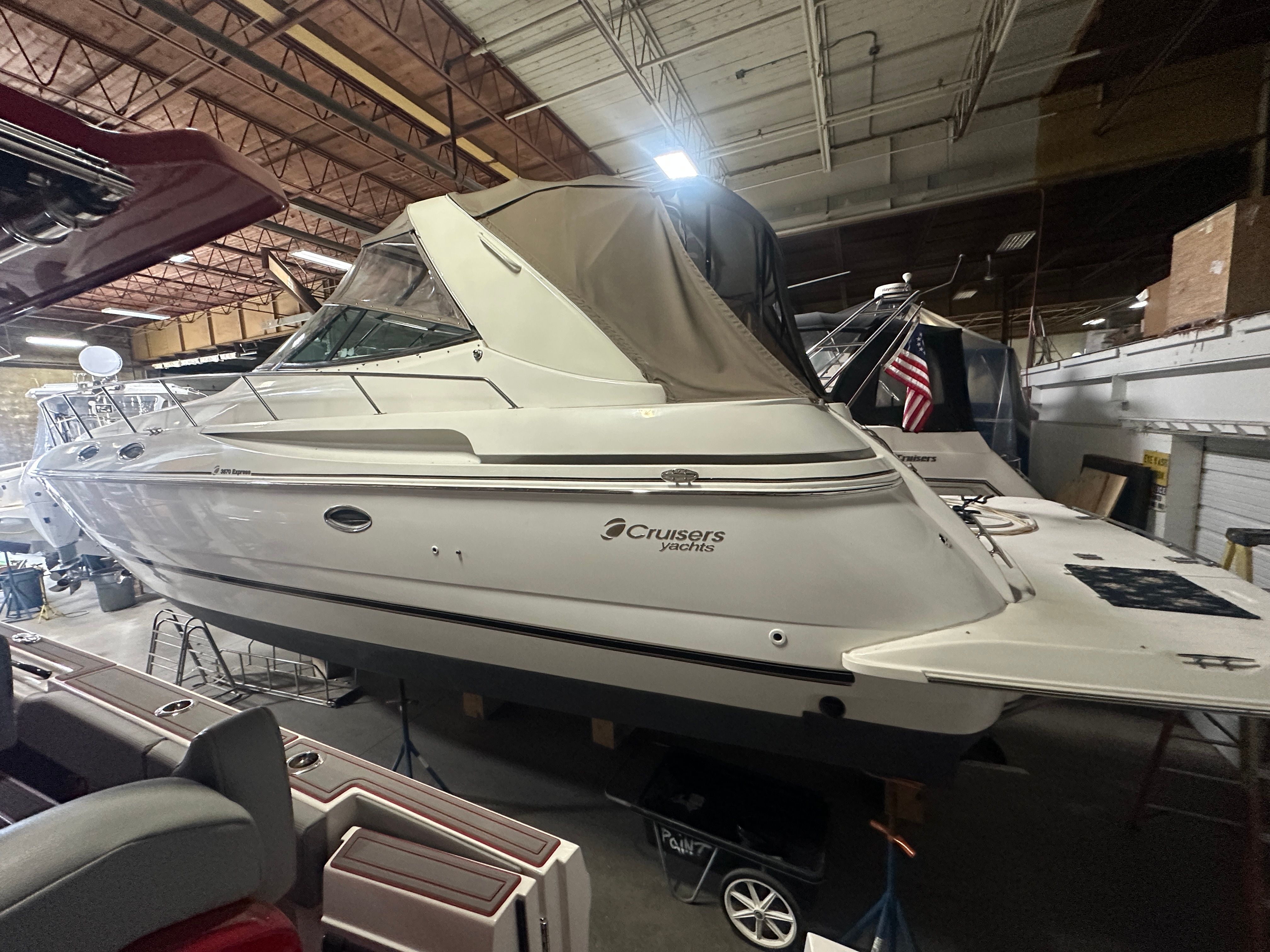 2001 Cruisers Yachts 3870 Express