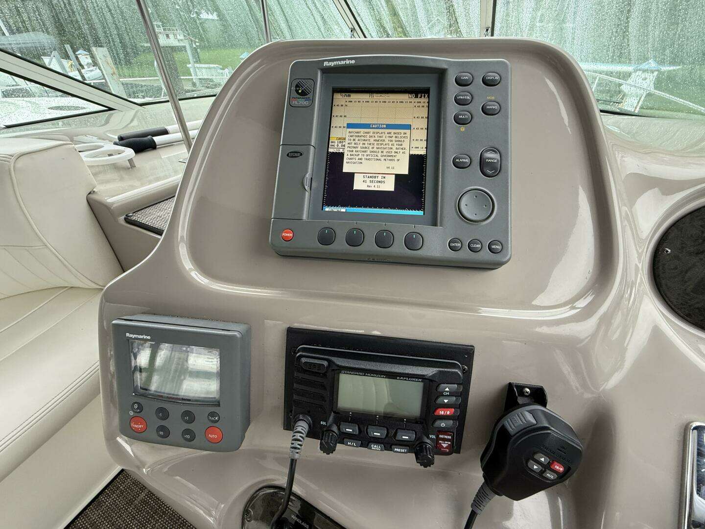 2004 Cruisers 370 Express - Image 18