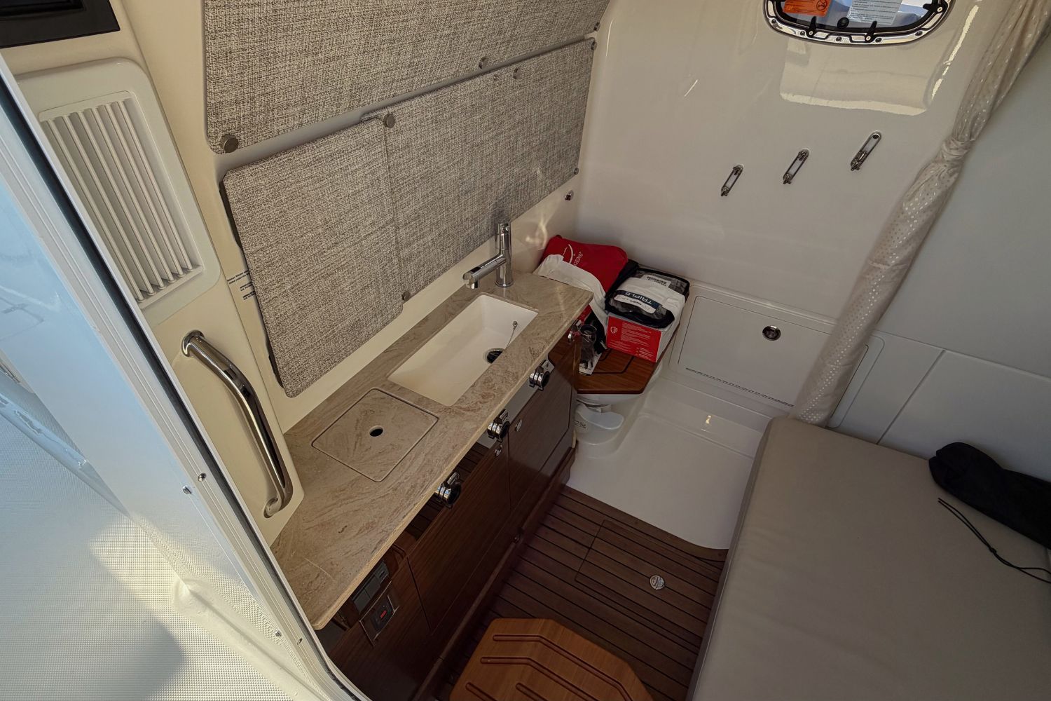 2026 Boston Whaler 360 Outrage - 40