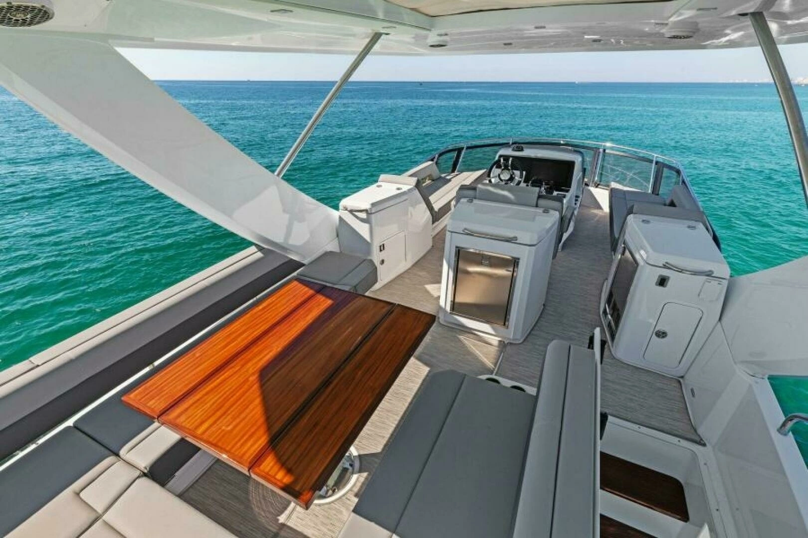 2023 Cruisers Yachts 60 Cantius Fly - Image 39