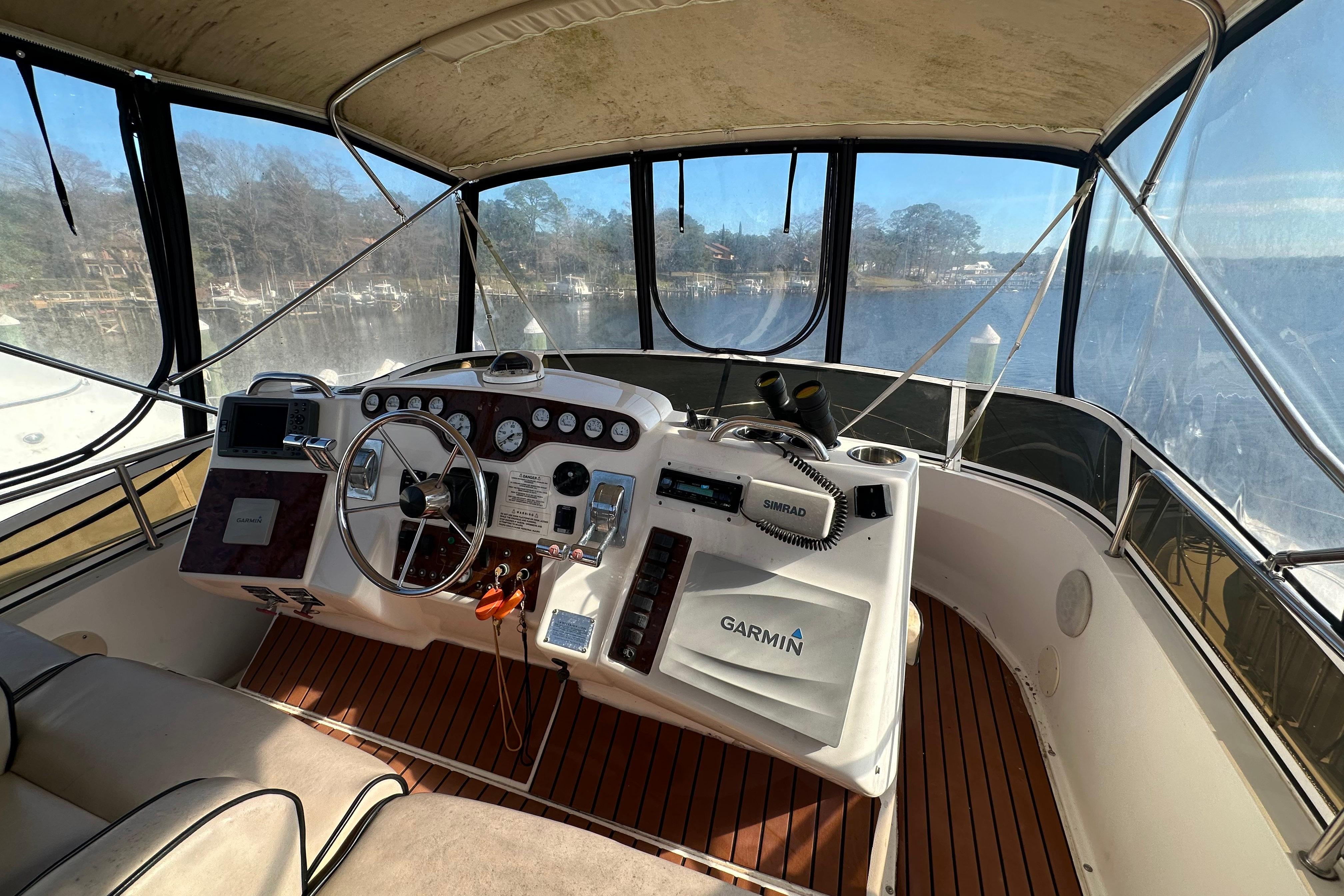 1999 Silverton 442 Cockpit Motor Yacht helm with Garmin navigation system.