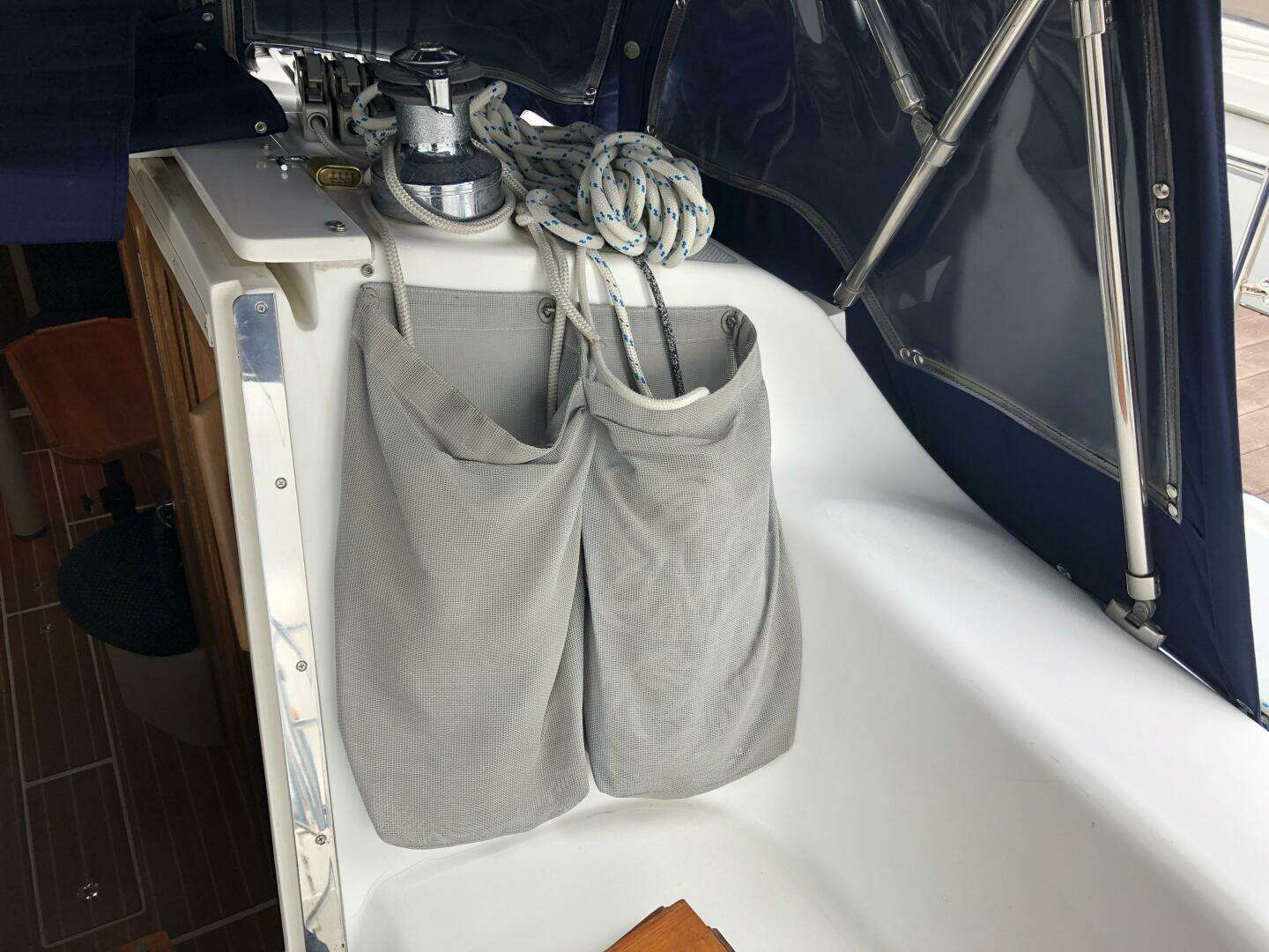 2005 Catalina 320 - Image 18