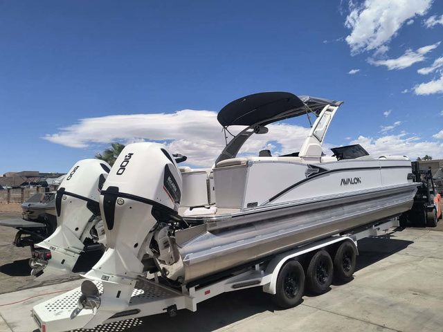 2026 Avalon Catalina Quad Lounger Windshield 27 FT - 3