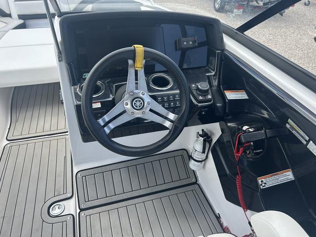 2020 Yamaha Boats 242SE - 14