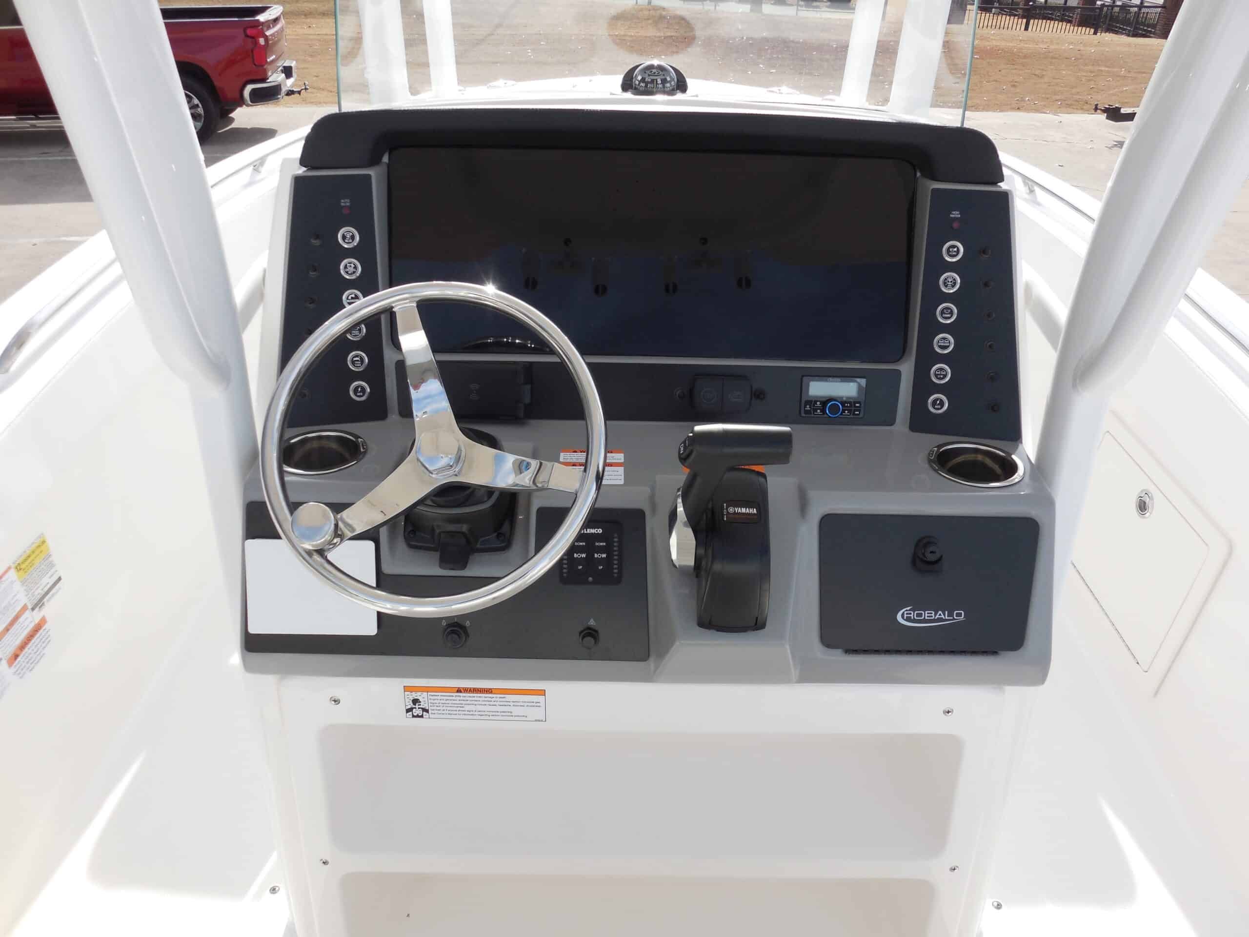 2026 Robalo R230 Center Console - 10