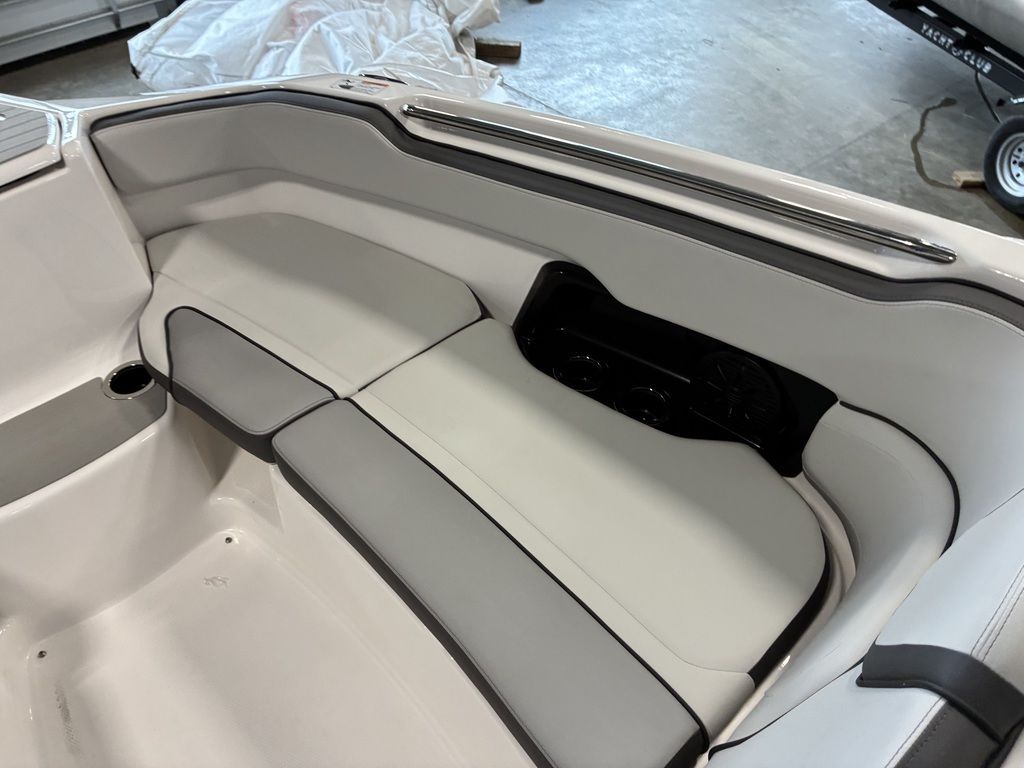 2026 Yamaha Boats AR250 - 52