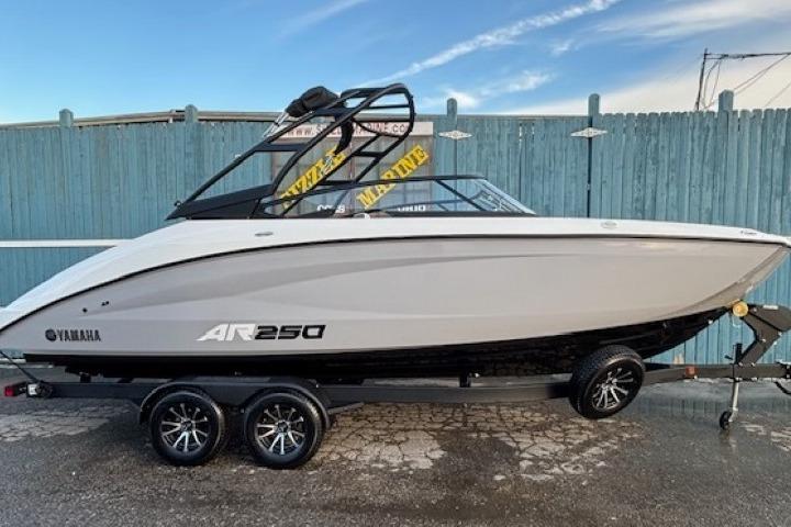 2026 Yamaha Boats AR250