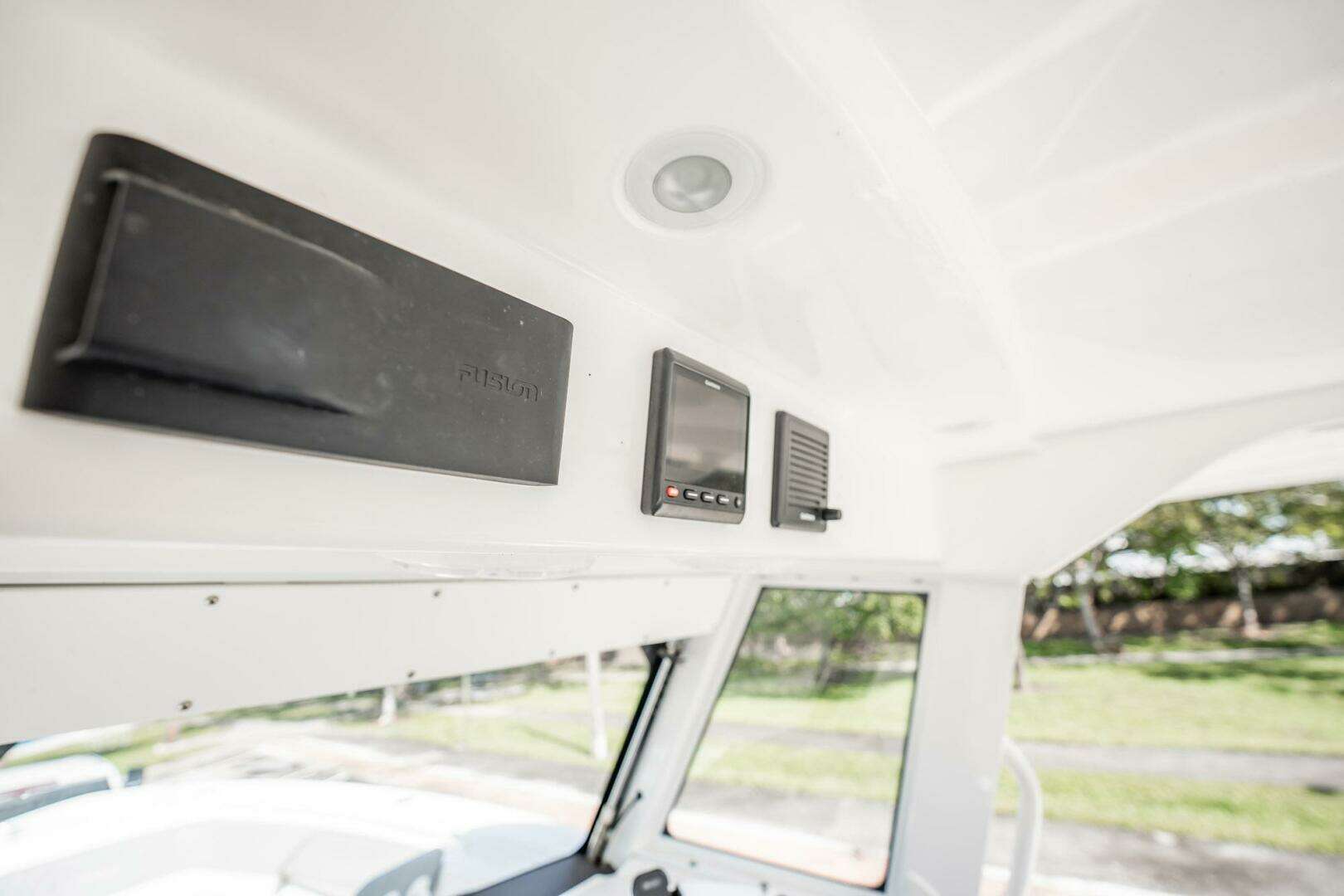 2021 Everglades 335 Center Console - Image 25