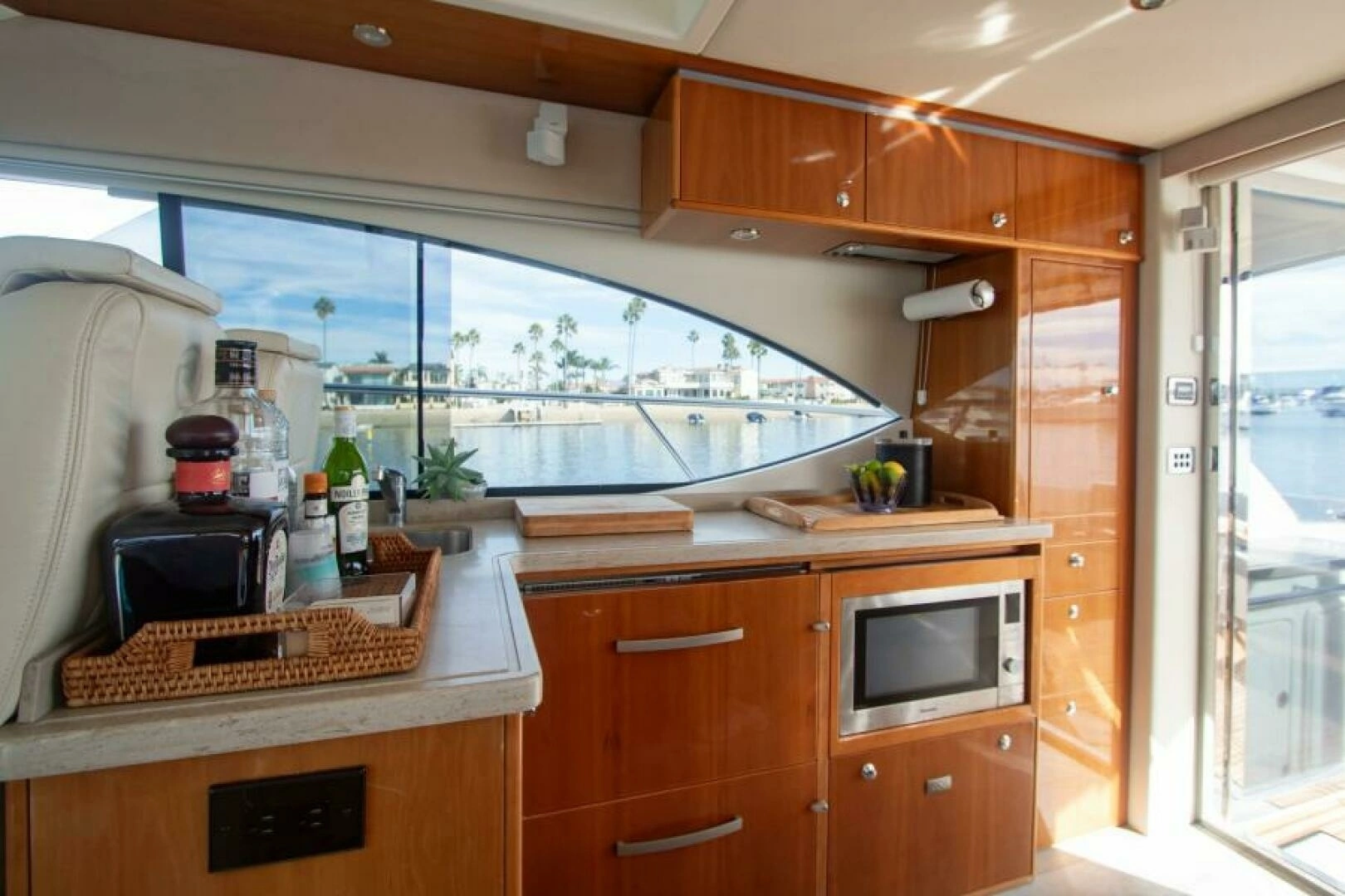 2012 Riviera 50 Sport Yacht - Image 7