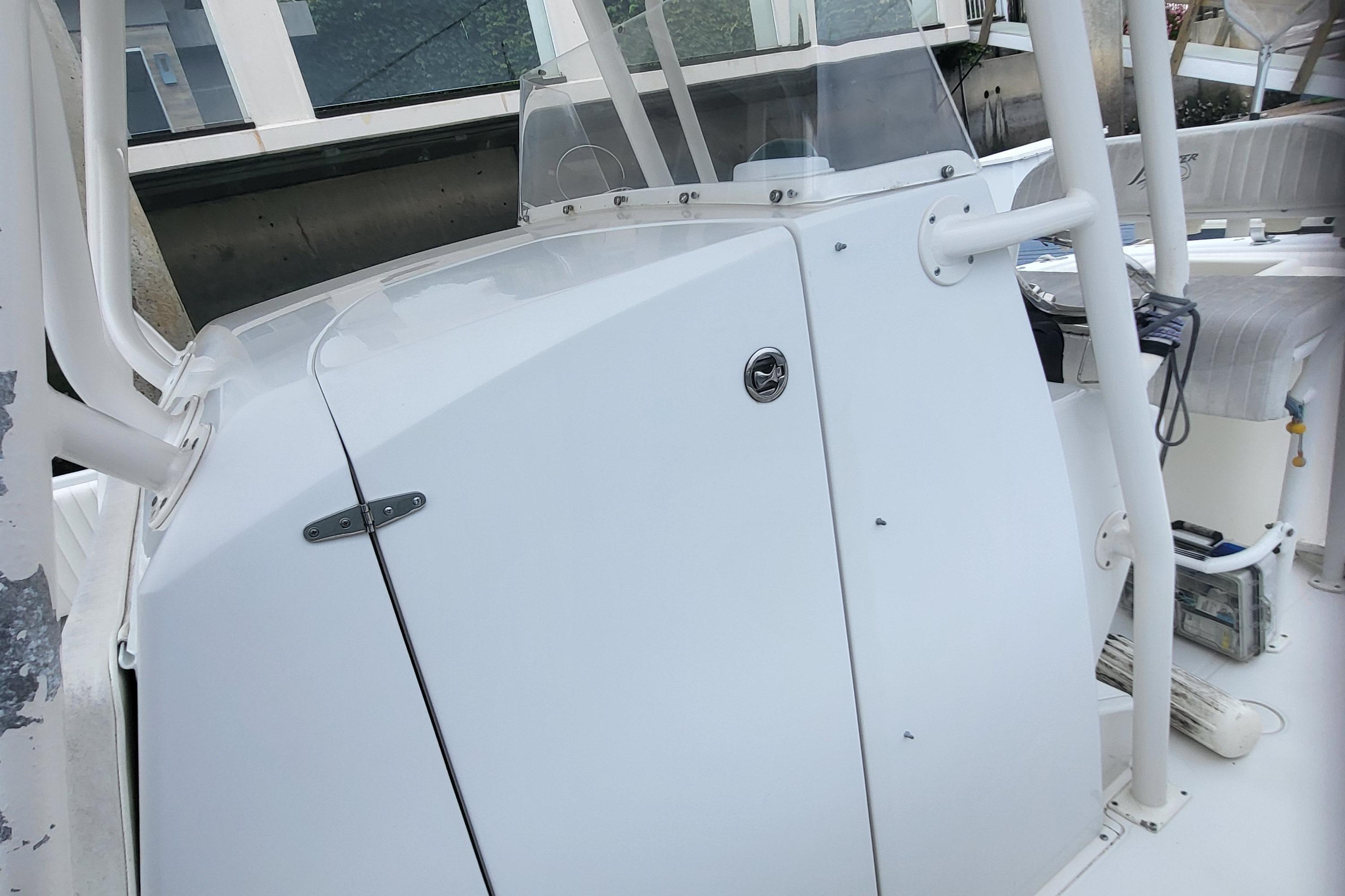 Jupiter 31 Center Console boat, 2004 model, close-up of helm area.