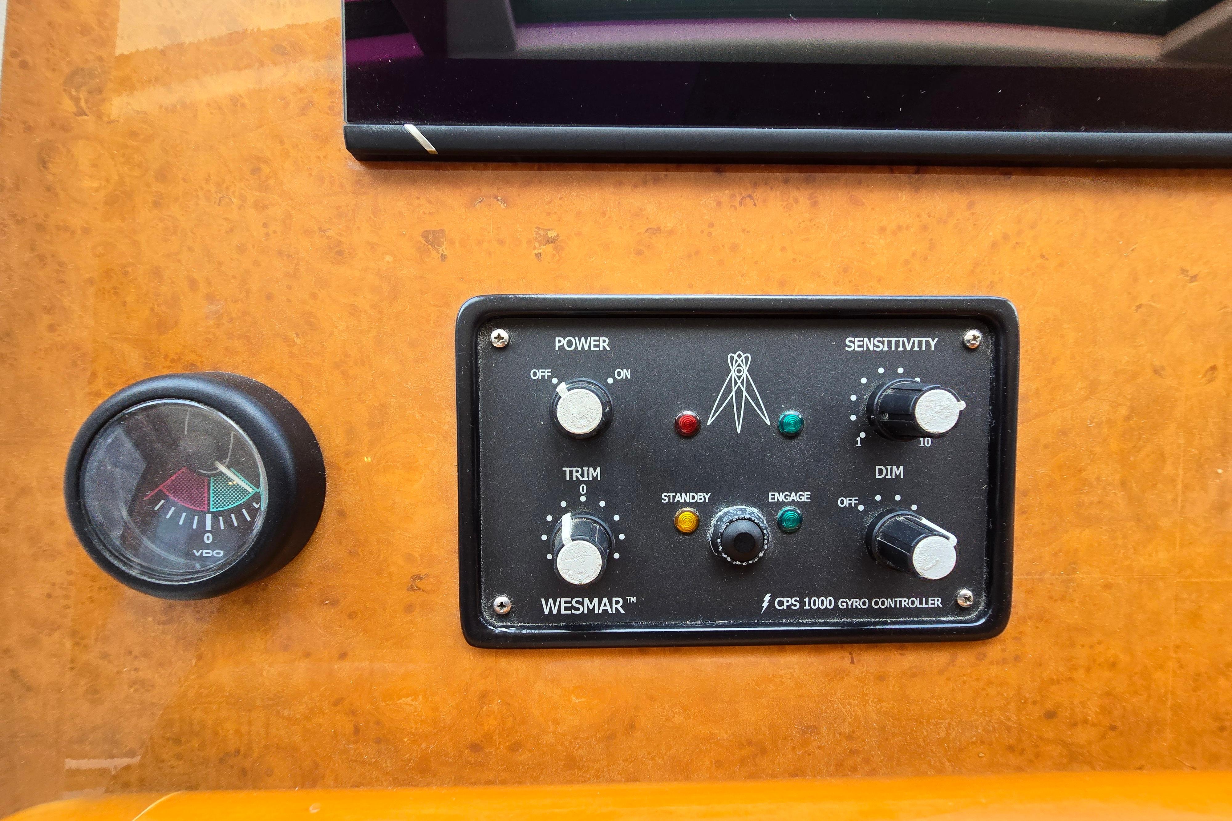 Control panel of a 2004 Grand Harbour 58 boat with Wesmar CPS 1000 gyro controller.