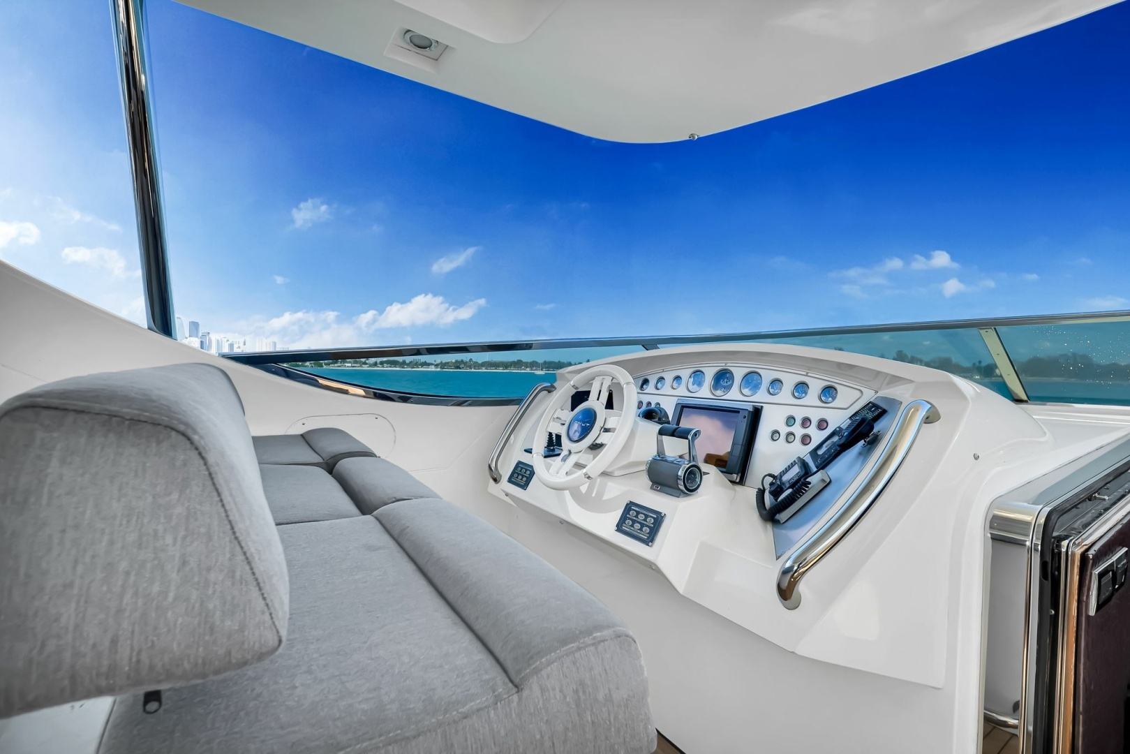 2005 Azimut 105 - Image 27