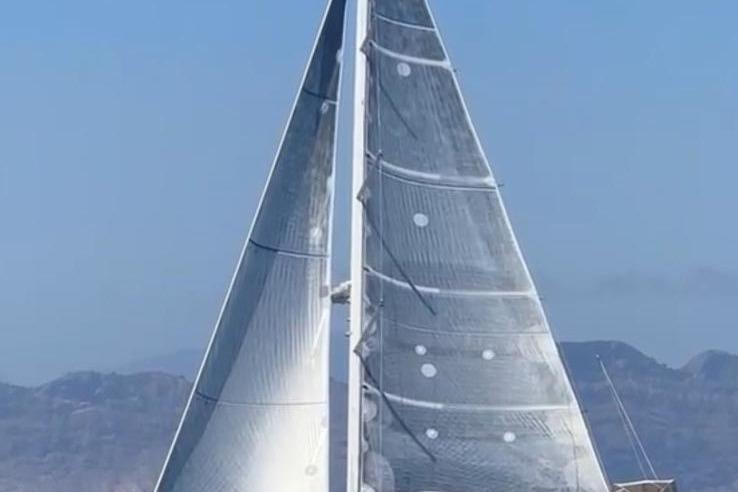 Sailing yacht Solaris 48, 2012 model, with full carbon sails against a clear blue sky.