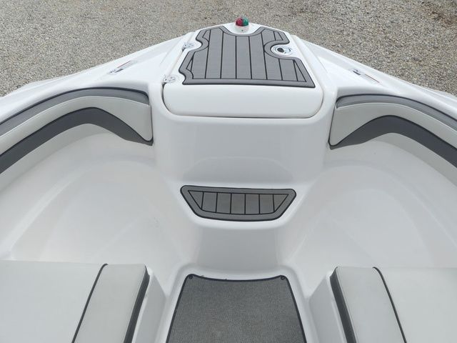 2019 Yamaha Boats AR240 - 36