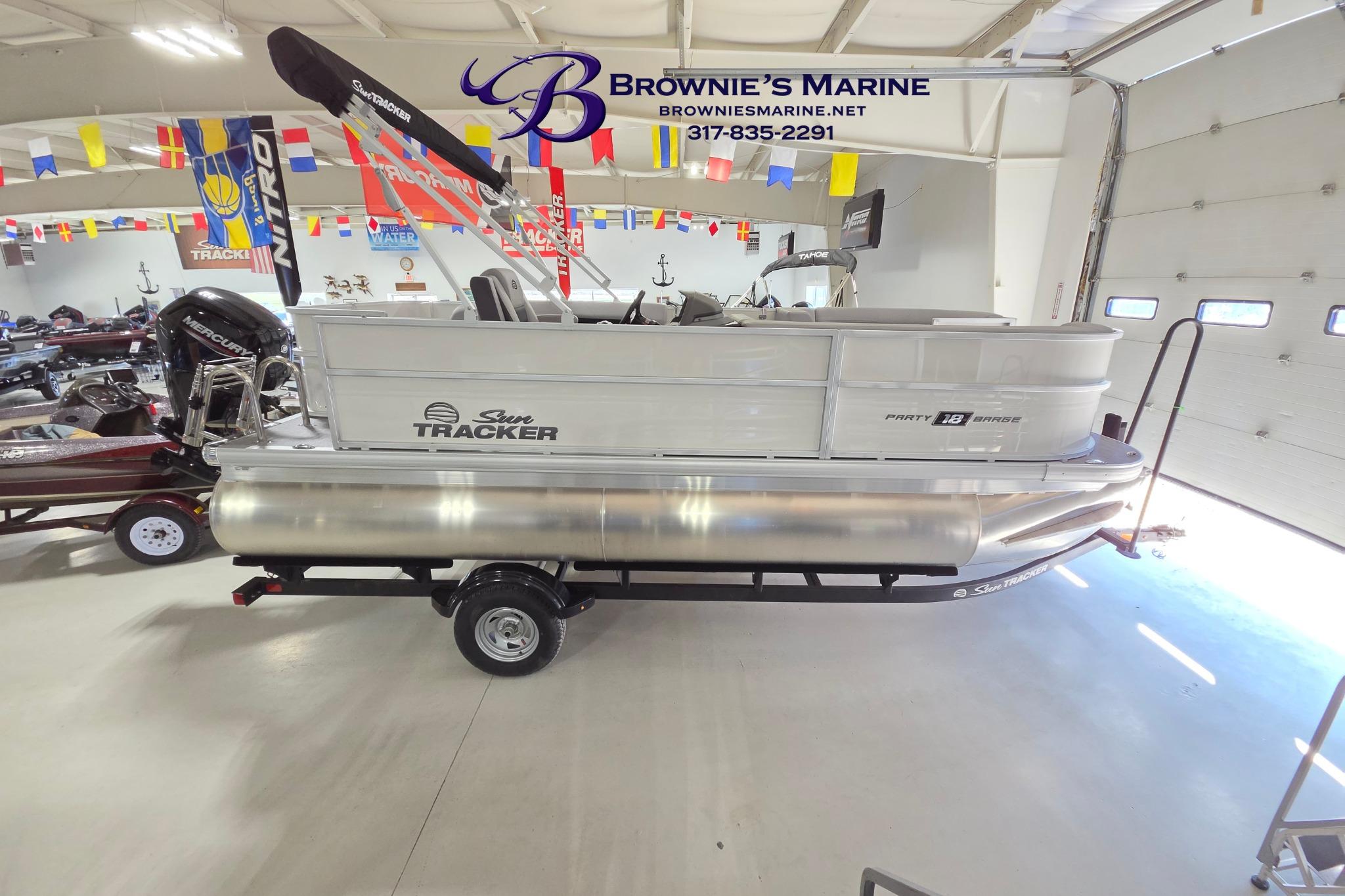 2026 Sun Tracker Party Barge 18 DLX