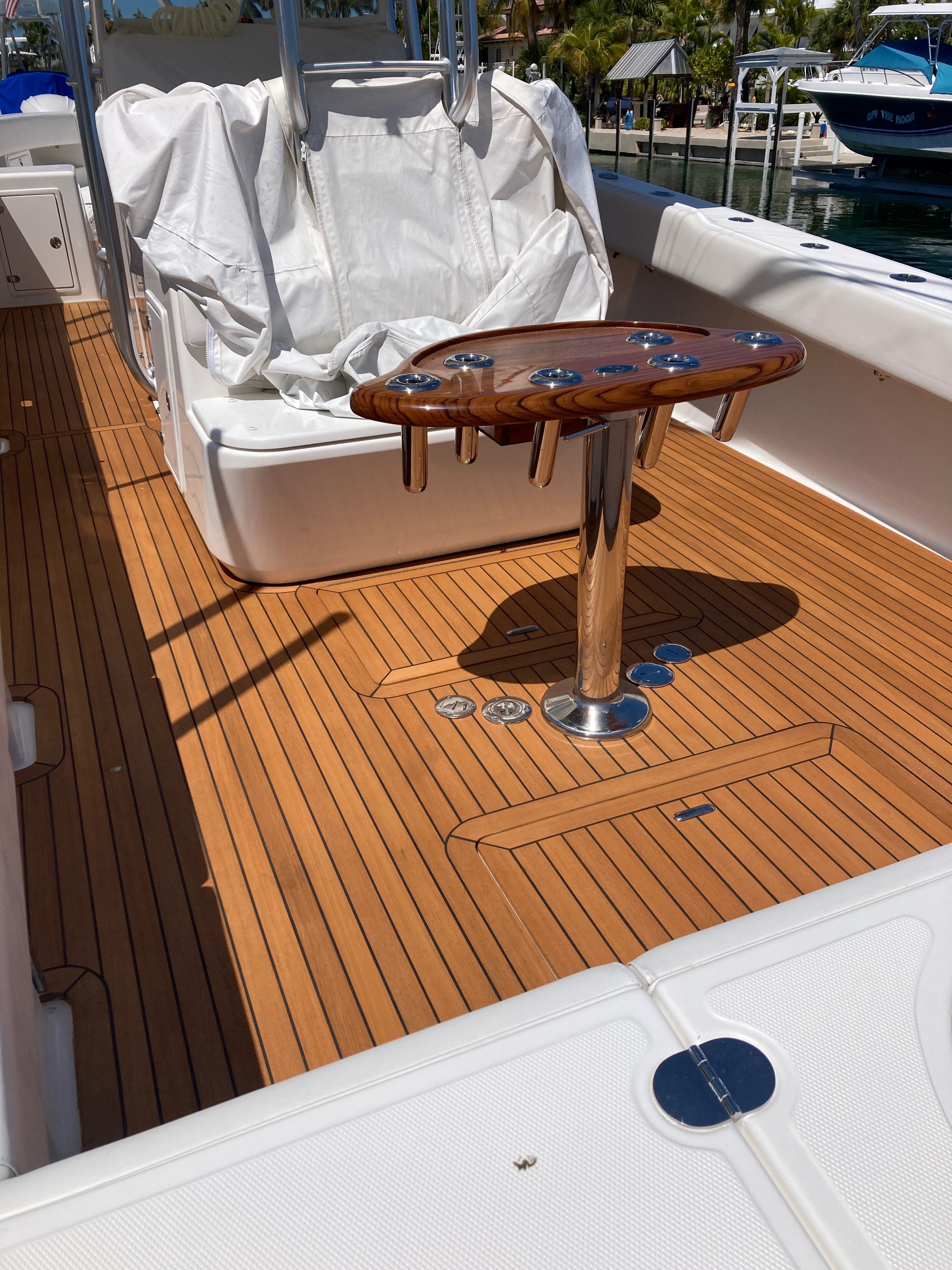 Venture CC 2019 boat with wooden deck and fishing rod holder.