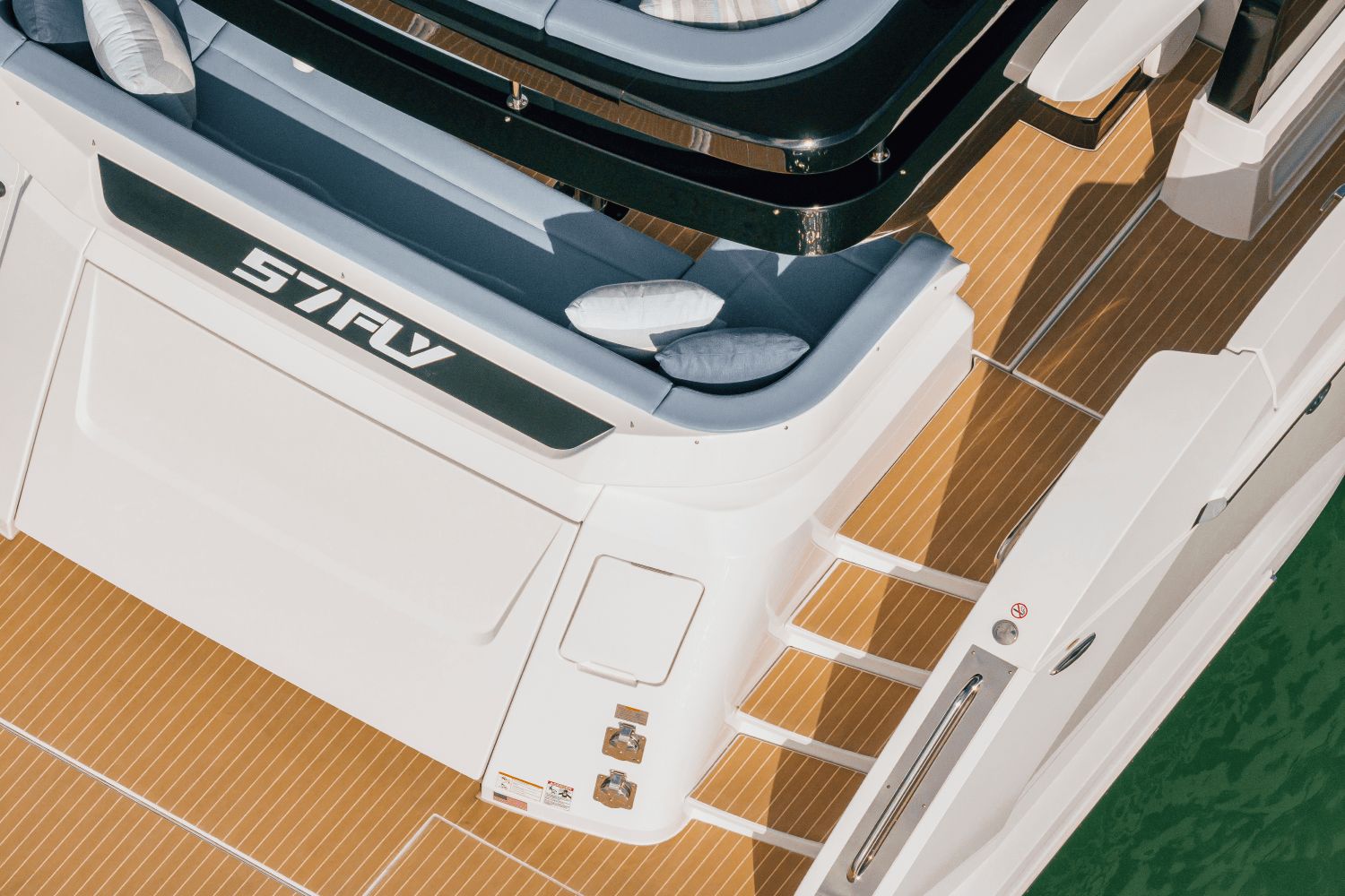 2027 Cruisers Yachts 57 Fly - 18