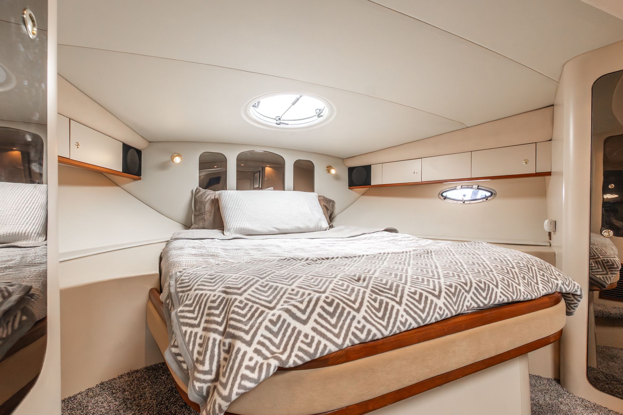 2000 Cruisers Yachts 3870 - 34