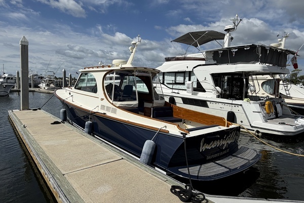 2009 Hinckley Picnic Boat 37 MKIII