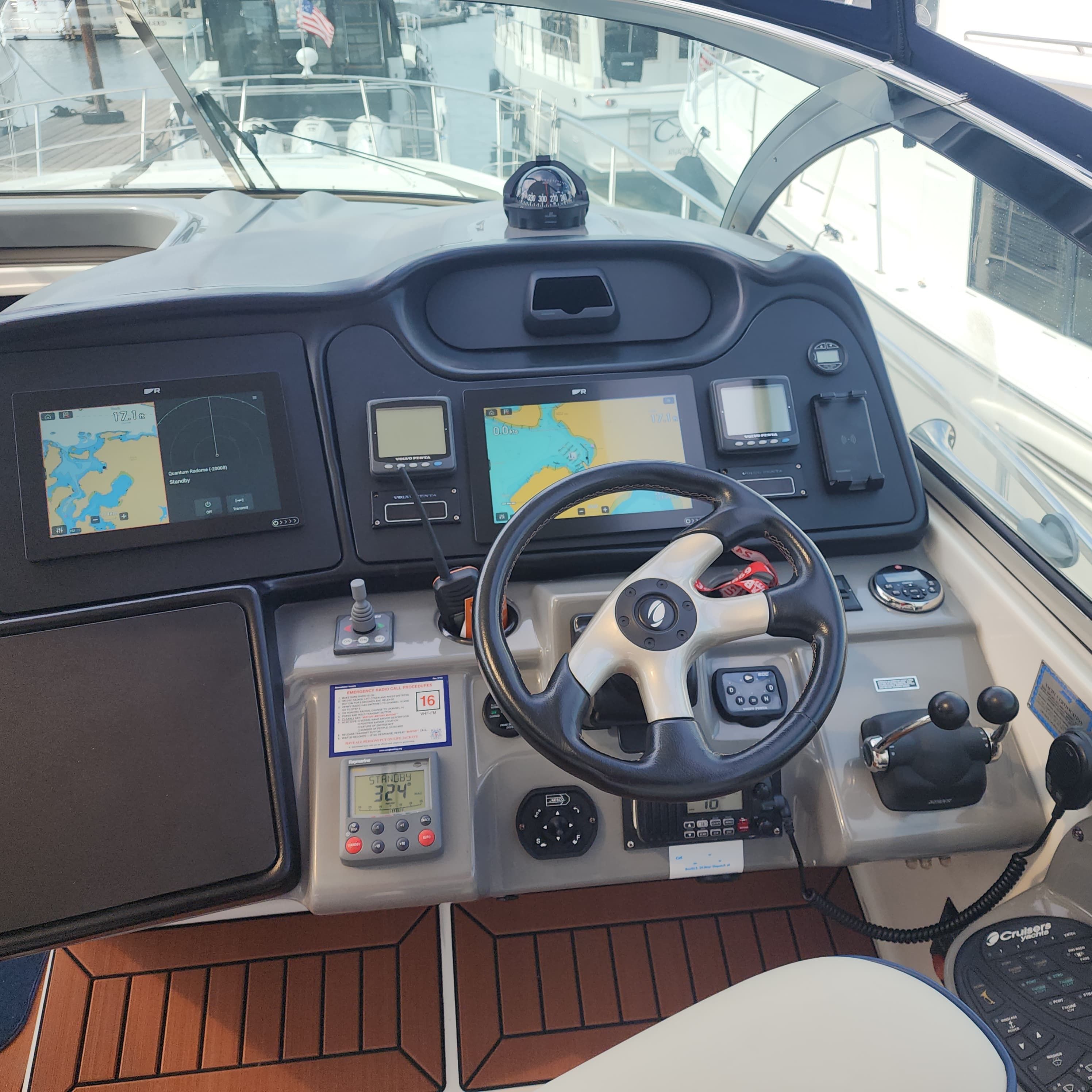 2005 Cruisers Yachts 440 Express - 26
