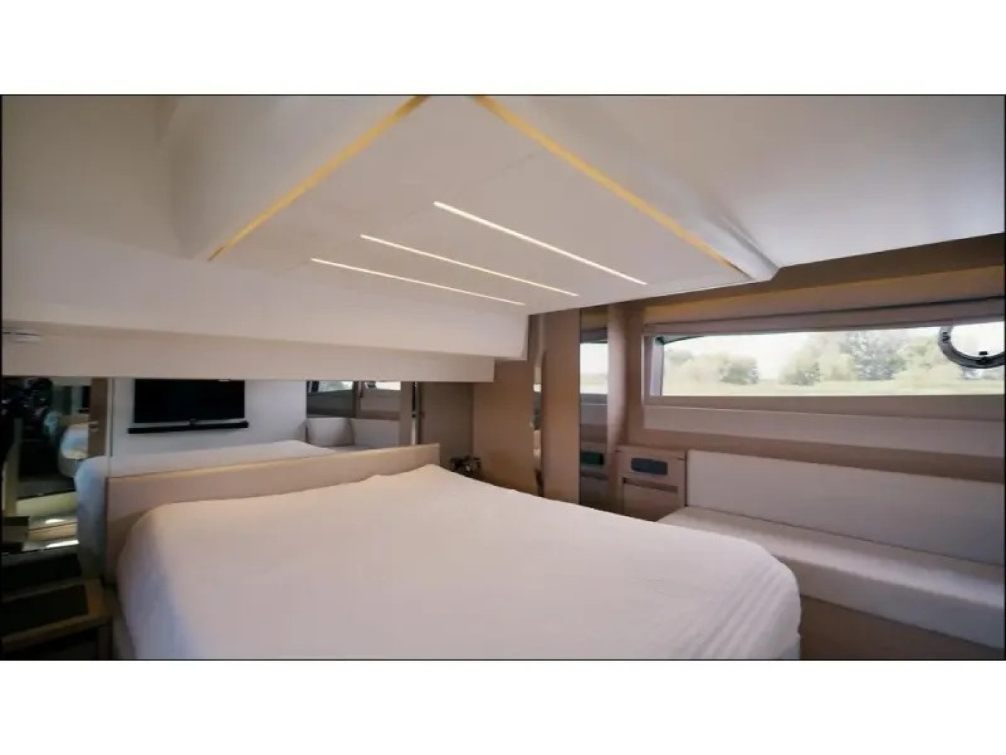 2018 Present Yachts 520S - Image 27