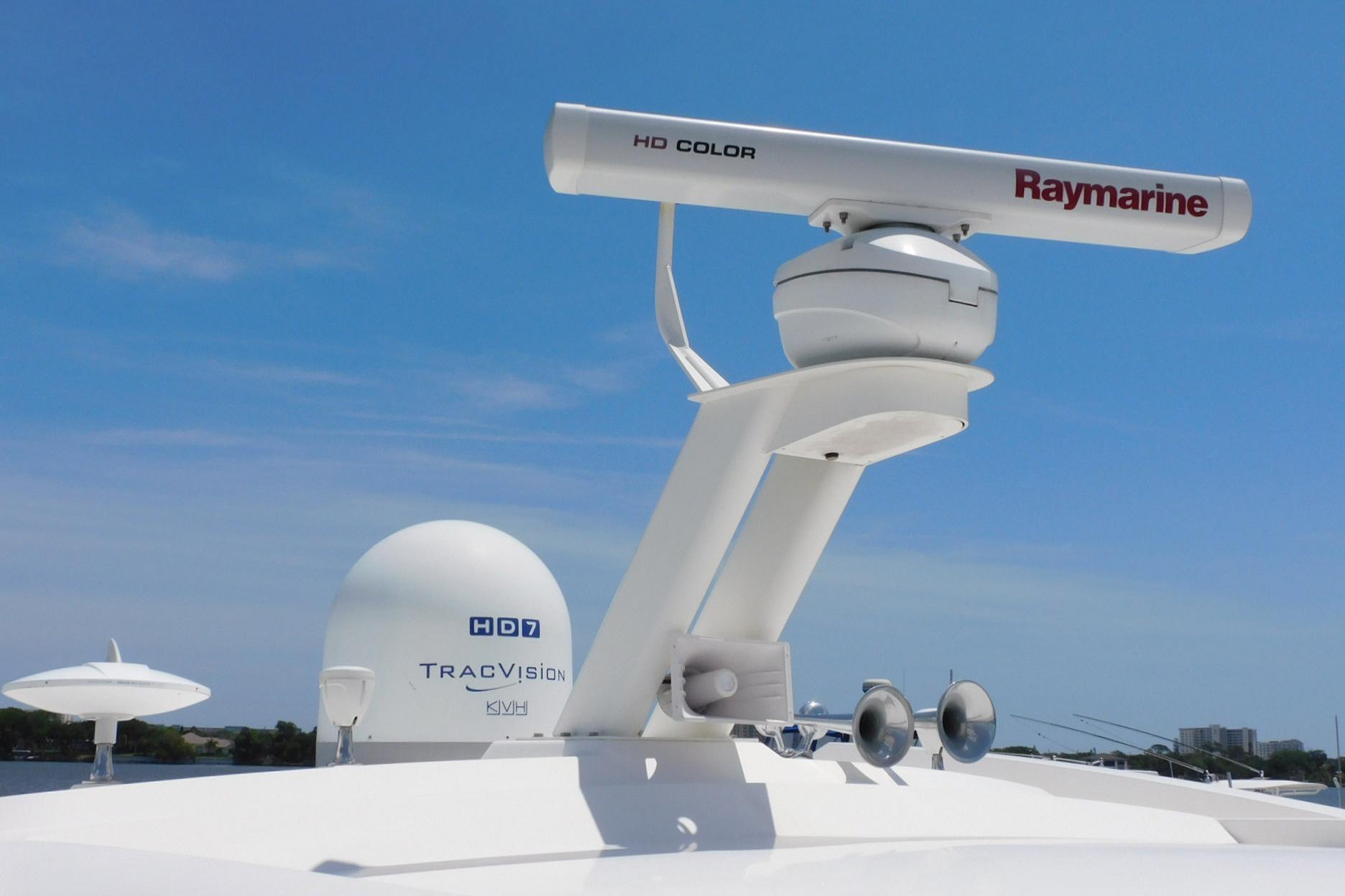 Radar and satellite equipment on 2019 Sea Ray L550 yacht under clear blue sky.
