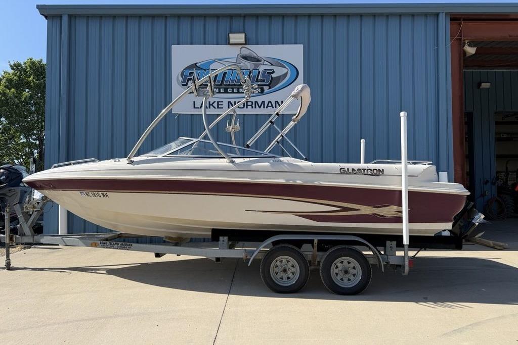 1999 Glastron GT 225
