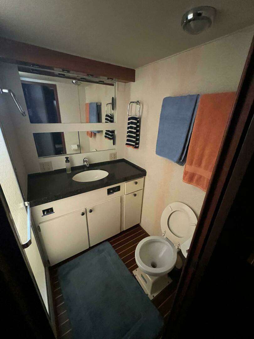 1984 Hatteras 61 CPMY - Image 40