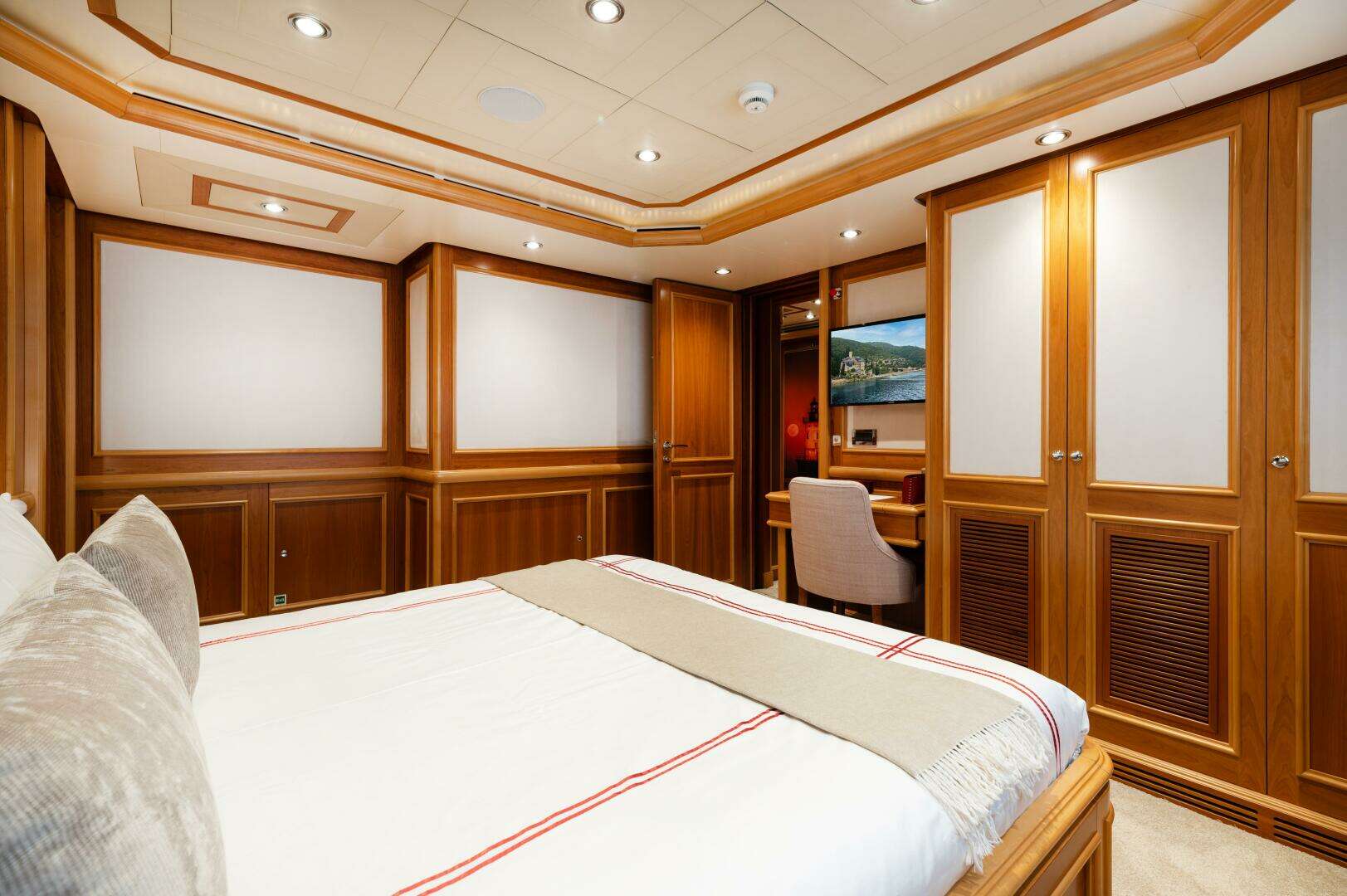 2007 CRN Pilothouse - Image 27