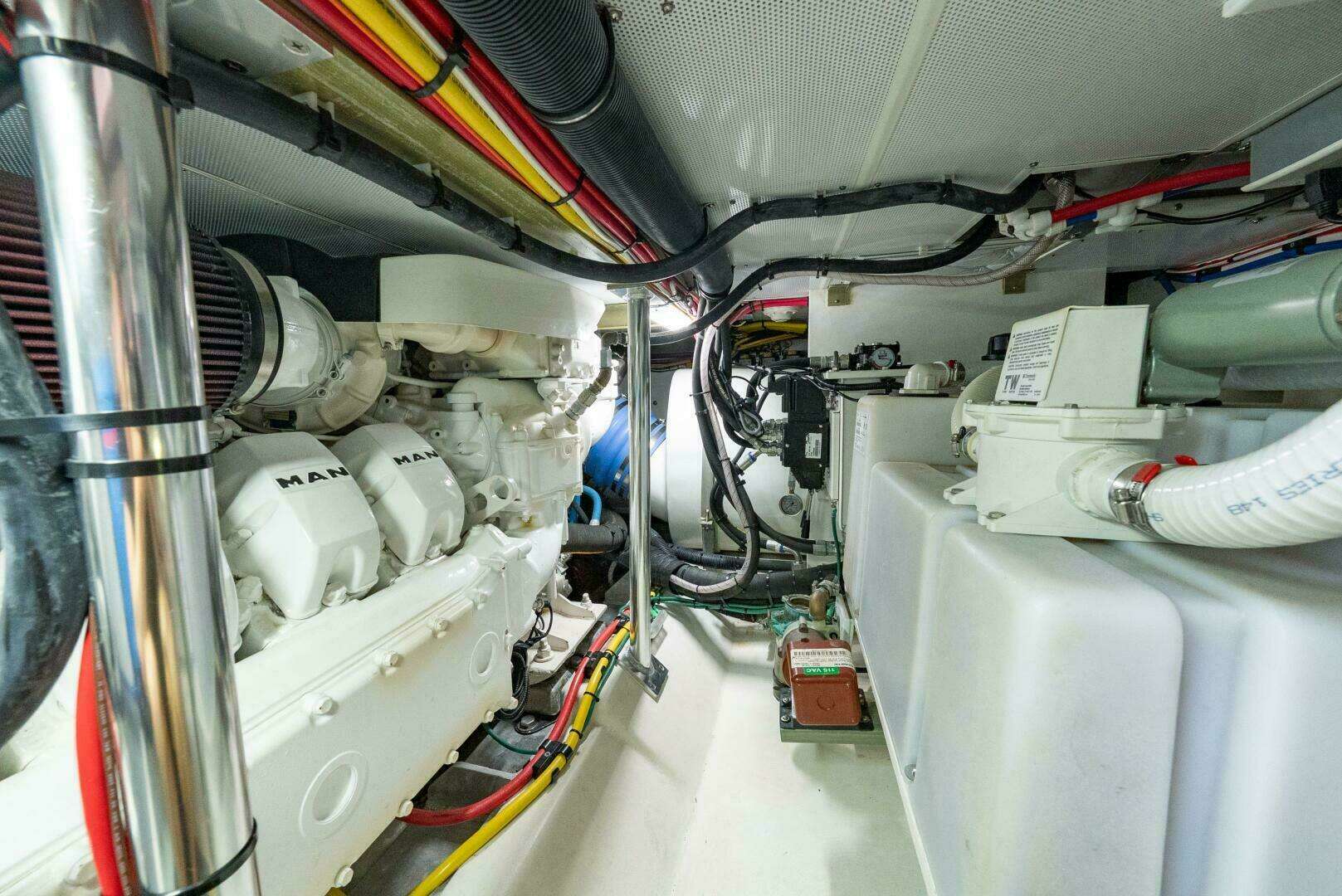 2019 Lowell Flybridge - Image 24