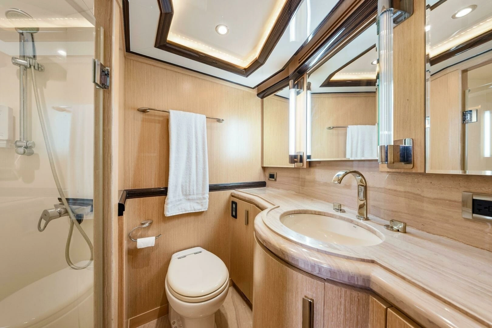 2010 Ocean Alexander 83 Motor Yacht - Image 38