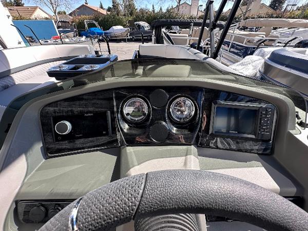 2025 Tahoe Pontoon 2585 LTZ Entertainer dashboard with modern controls and navigation system.