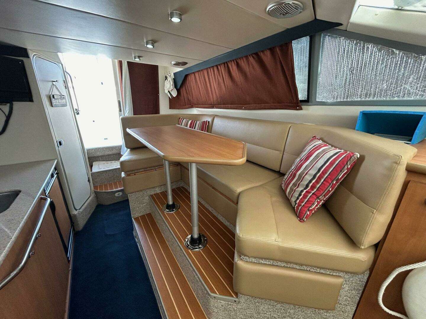 2008 Bayliner Discovery 288 - Image 5