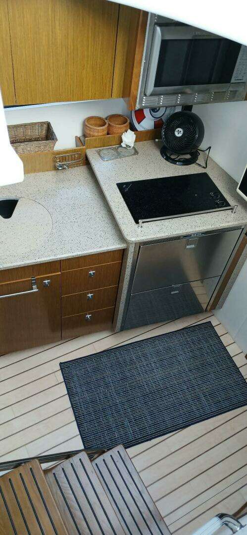 2014 Cruisers Yachts — - Image 11
