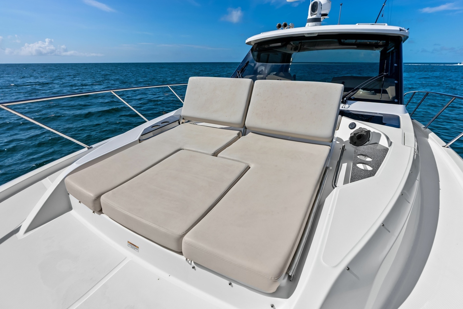 2023 Boston Whaler 405 Conquest - Image 11