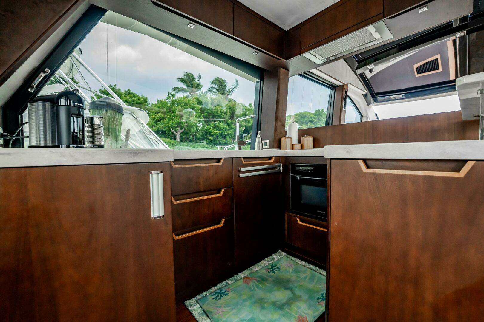2017 Galeon 510 Skybridge - Image 11