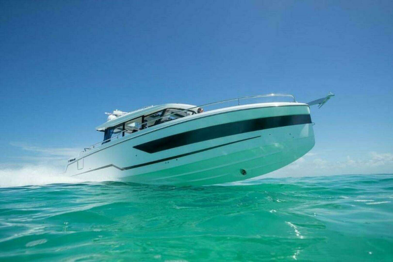 2025 Wellcraft 38 Explorer - Image 3