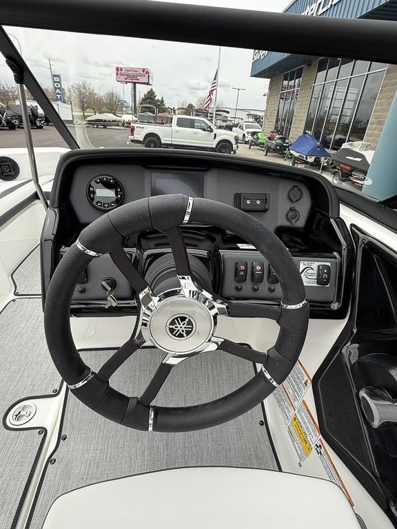 2025 Yamaha Boats AR195 - 22