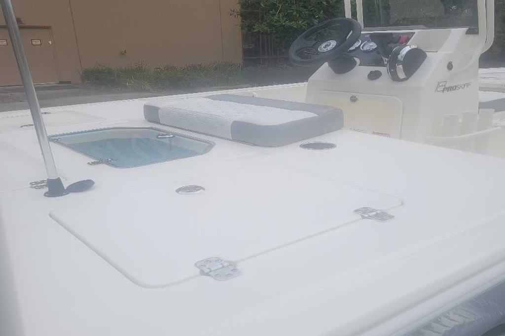 2026 Mako 18 Pro Skiff boat interior with steering console and seating.
