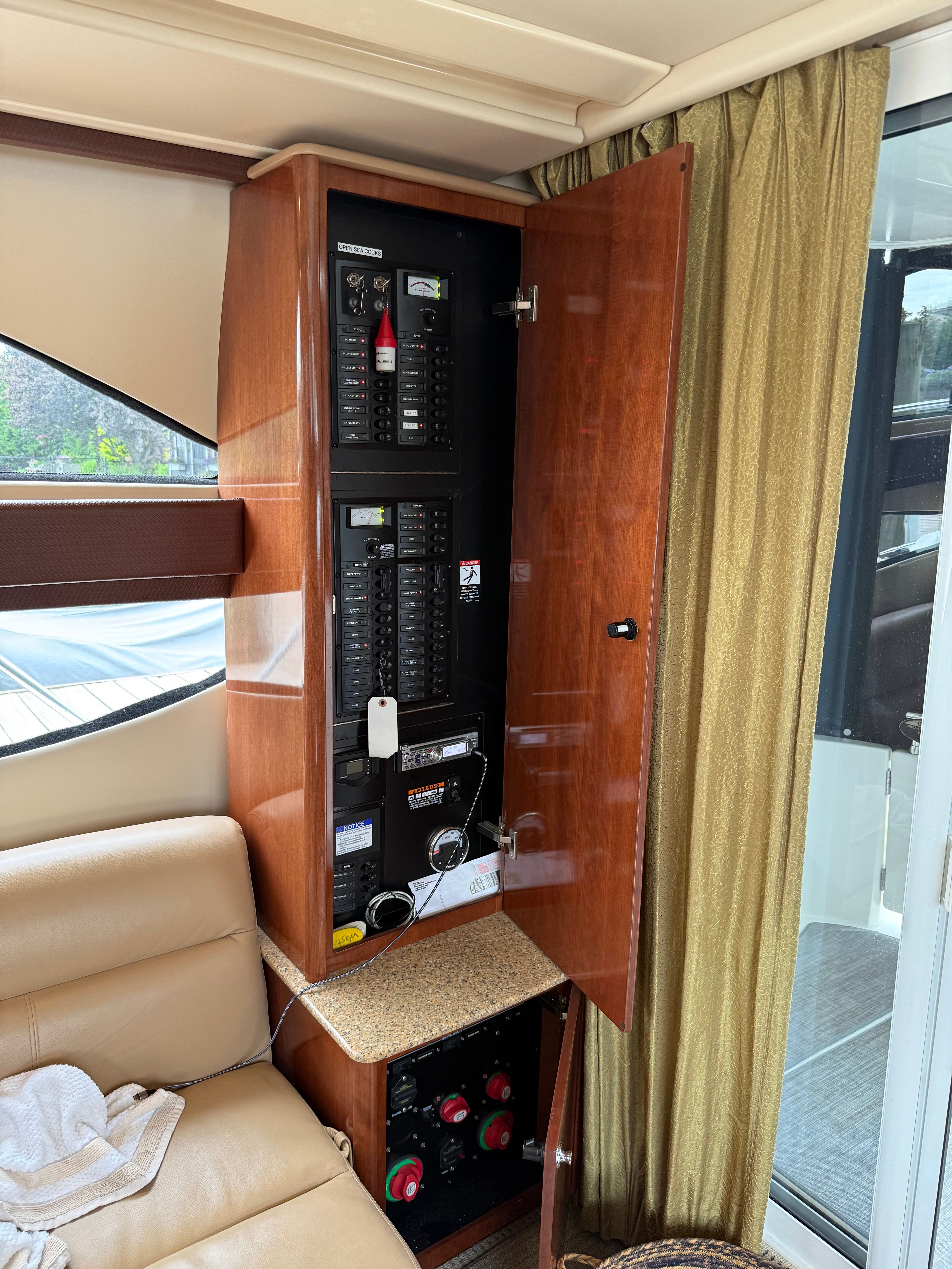 2008 Meridian 341 Sedan - 25
