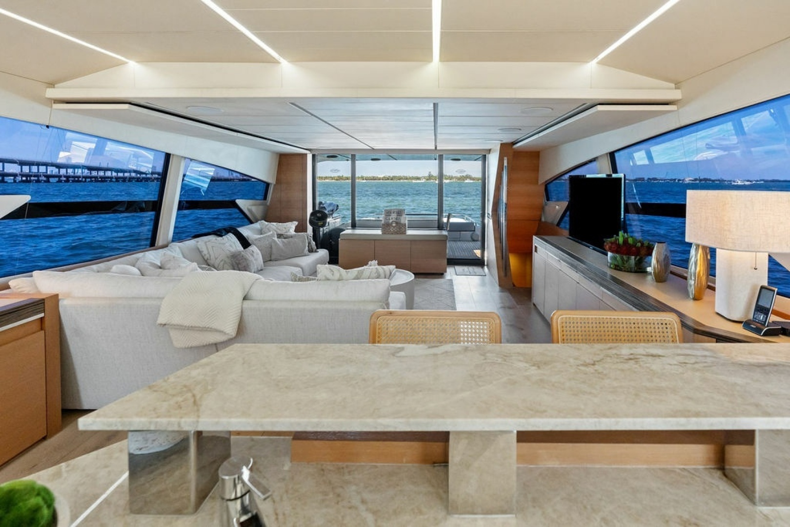 2012 Pershing 92 - Image 23